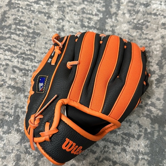 Wilson SF T ball glove - Picture 3 of 3